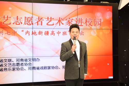 青年演唱家霍坤演唱《母亲》.jpg